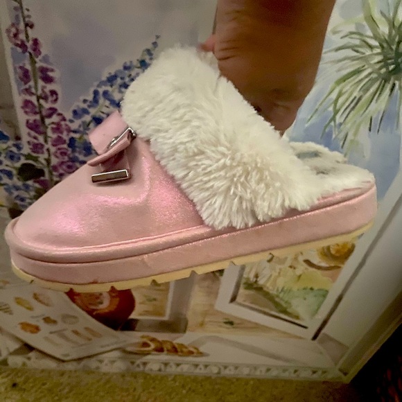 🌹FINAL PRICE Michael Kors Adorable Girl’s Metallic Pink & White Faux Fur Slides - Picture 14 of 15
